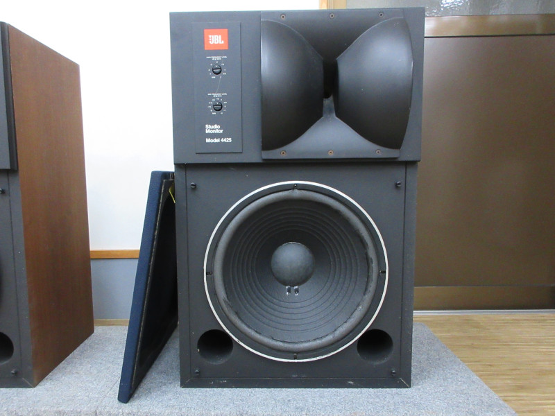 お預かりした時のJBL4425