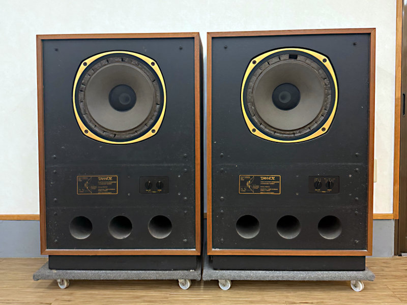 お預かり時はエッジの劣化、ビスの酸化、エンクロージャーの汚れなどが目立ちます