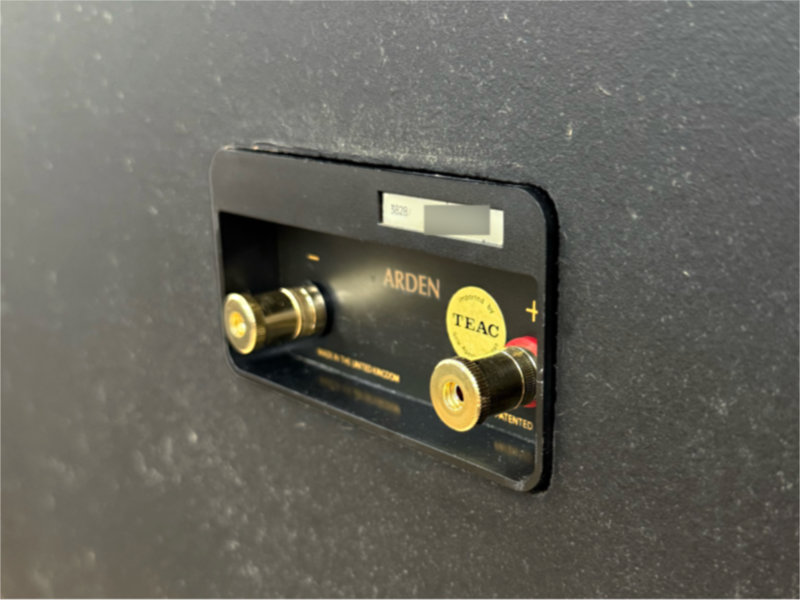 スピーカーターミナルはDaytonAudioのものに交換しました