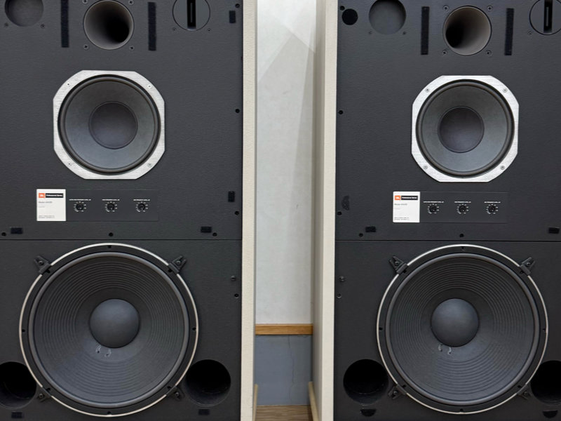 ミッド2121H、ウーハー2231Hは代替部品でリコーン済み。外観も美しくなりました